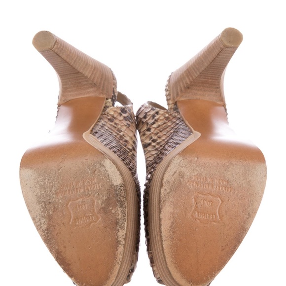 Stuart Weizman enbossed slingback leather pumps. - Picture 5 of 5